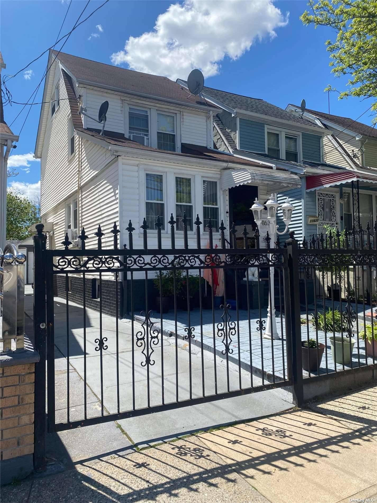Move in ready Single Family Home featuring a spacious, sunny and bright living and dining room combo.