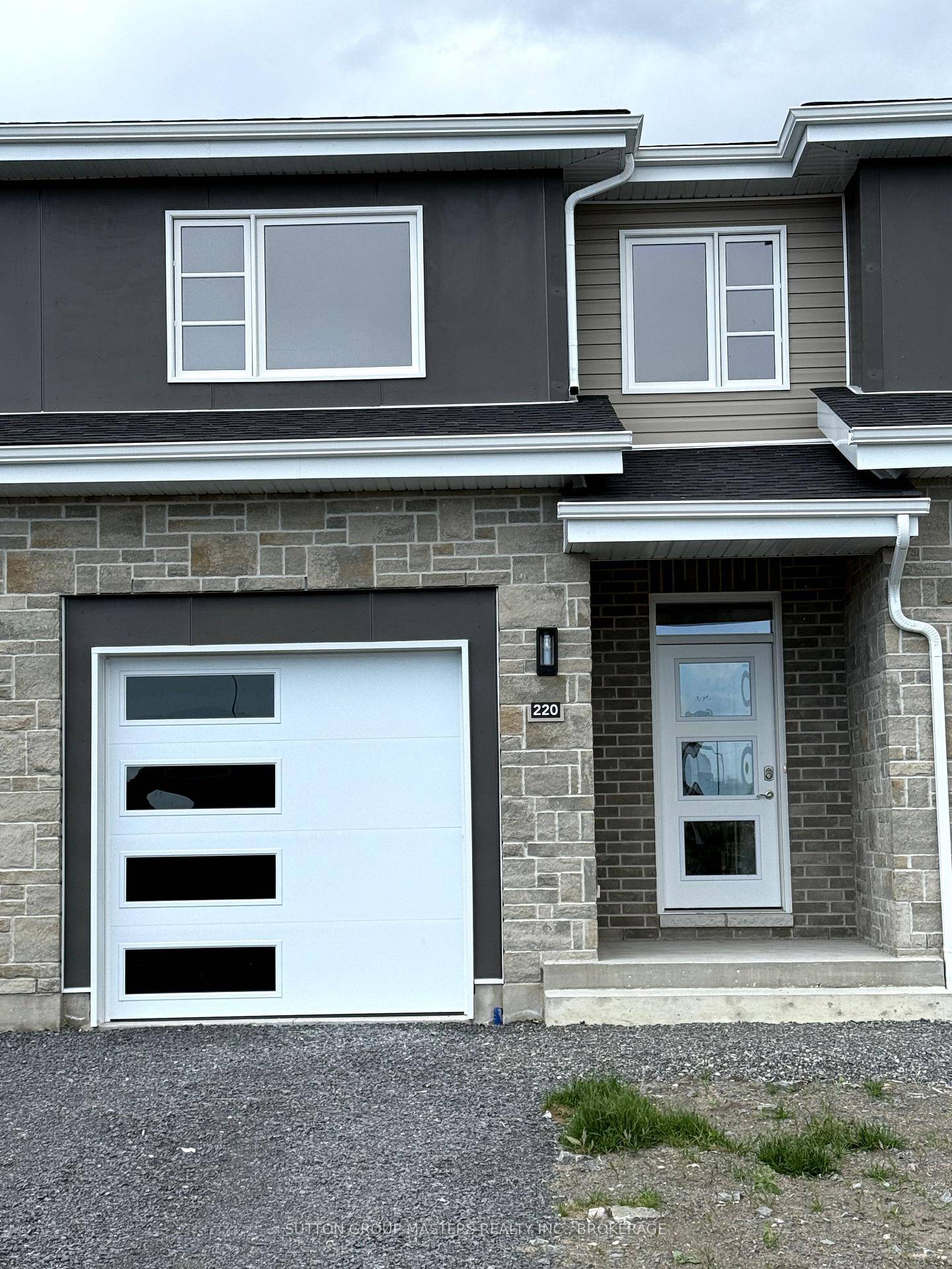 Welcome to 220 Dr. Richard James Crescent and Barr Homes' new 'Winston' model !