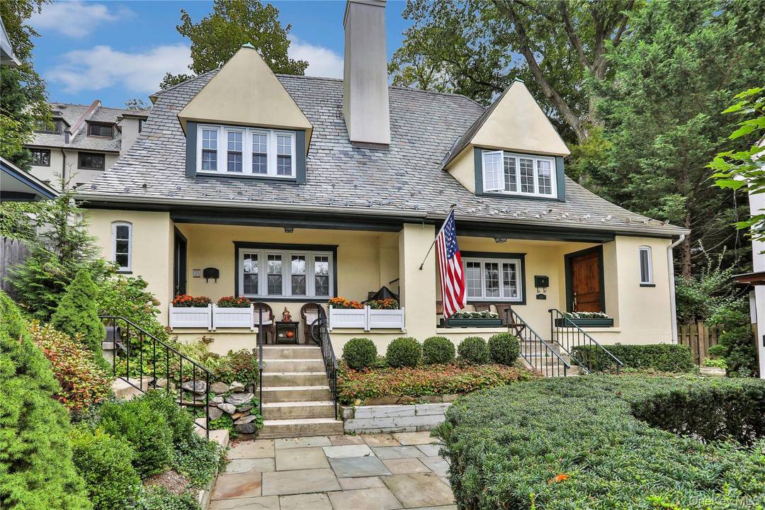 Welcome to 5 Kensington Terrace, a light filled townhouse with three exposures, nestled in the vibrant town of Bronxville a short 30 minute Metro North ride to Grand Central Station, ...