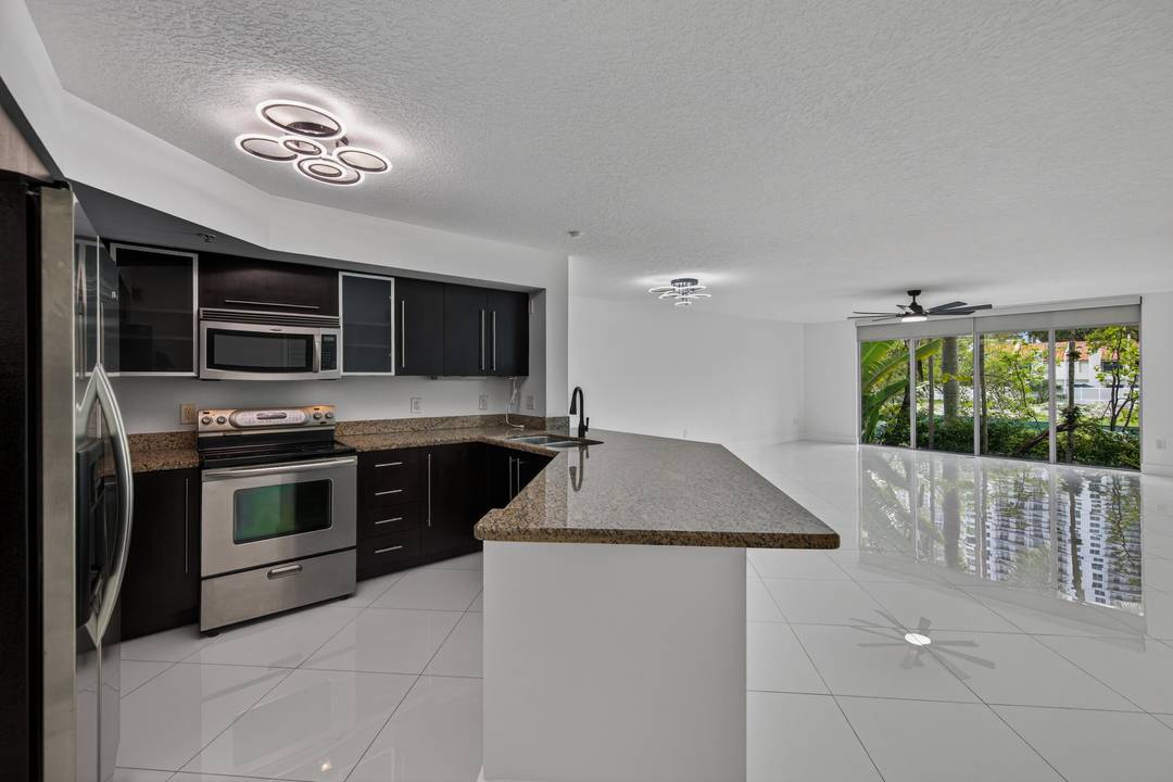 Upscale 2 bedroom, 2 bathroom residence located just two blocks from Las Olas Boulevard.