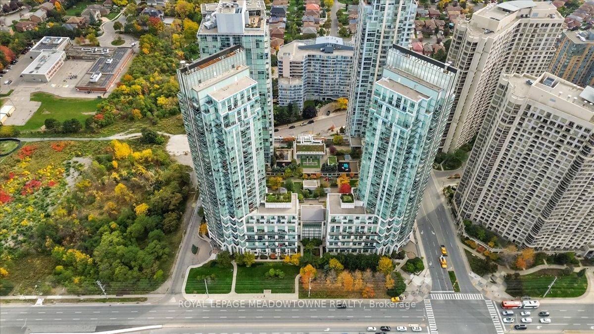 Welcome to this rarely offered, sun drenched 1 1 loft unit in the heart of Mississauga.