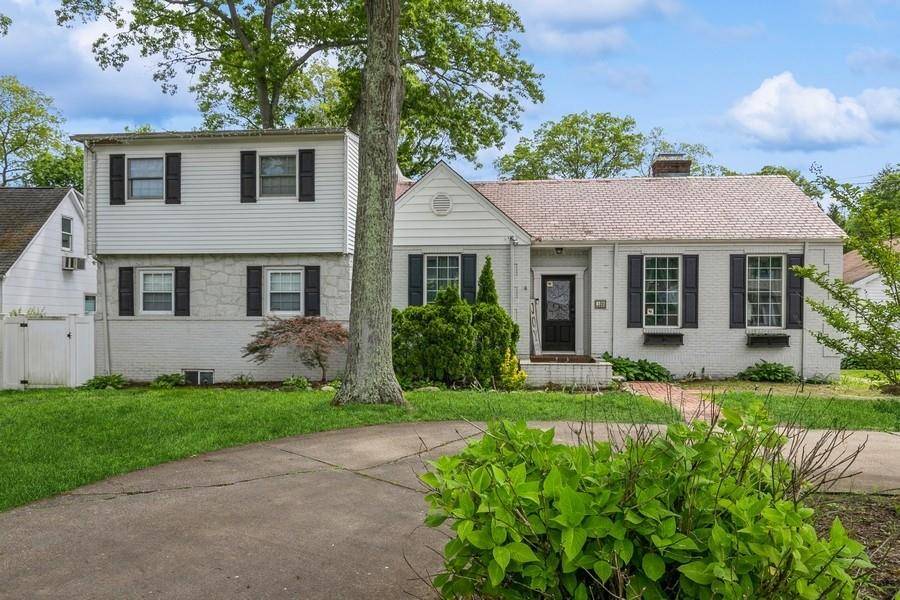 Welcome to this South Huntington expanded ranch home with 5 bedrooms and 2 full bathrooms.