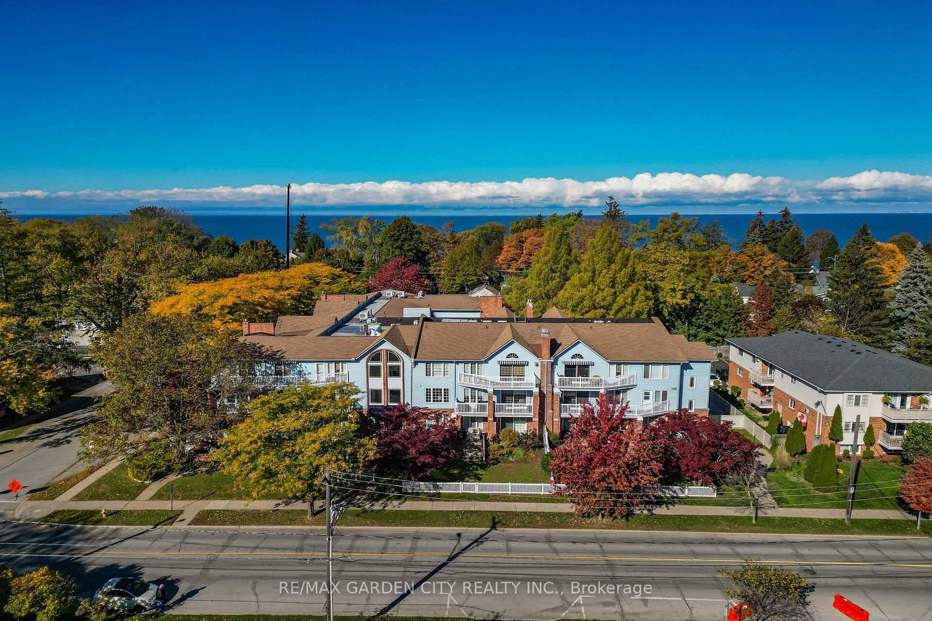 So Rare ! ! Luxurious, Sprawling 3 Bedroom, 2 Bathroom, Over 1700 sq ft Corner Suite with Wrap Around South and East Facing Balcony's.