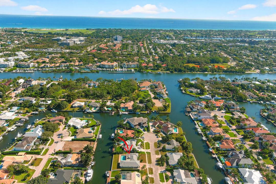 Approx 100' of water frontage on a Deep Water Canal w no fixed bridges to the Intracoastal !