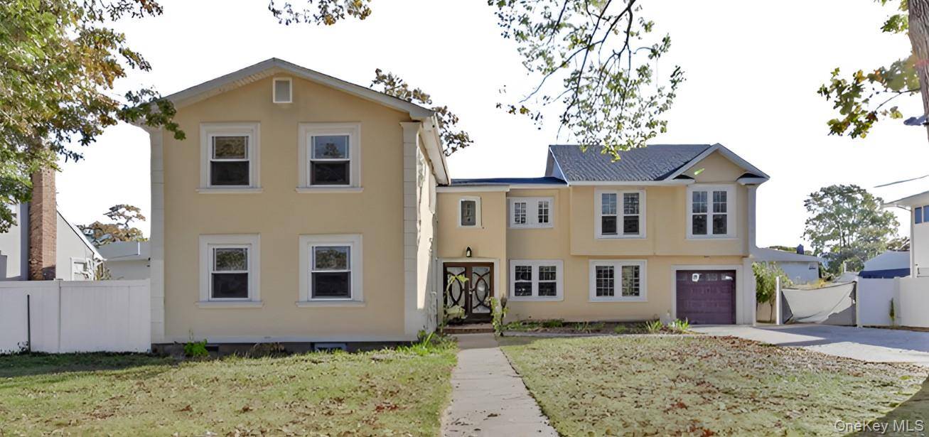 Large 6 bedroom, 4 bath home in Copiague ready for renovation !