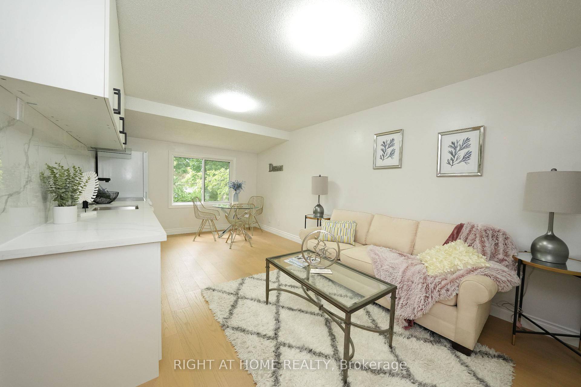 Large Nicely Updated 6 2 Bedroom Family Home In Cliff crest Village Modern Main Kitchen At 1st Floor With 3 Bedroom Apartment And Separate Entrance 2nd Floor With Kitchen And ...