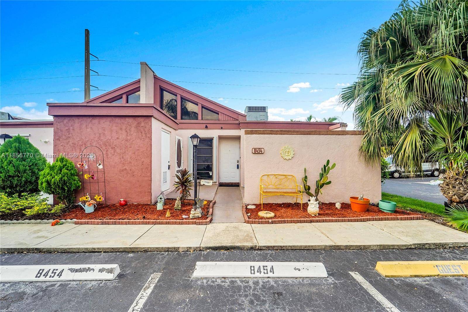 Spacious 1 story corner townhome villa.