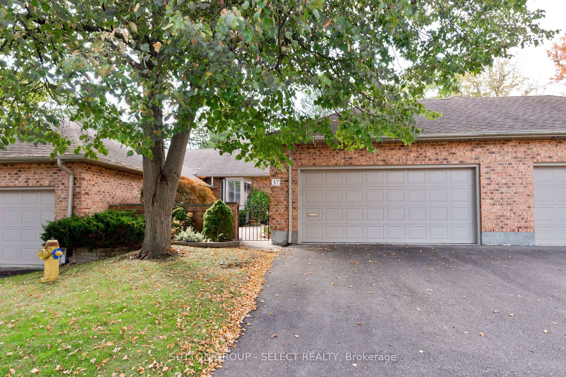 You'll love this 1 floor condo in beautiful Byron it just feels like home.