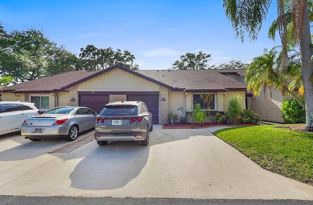 Desirable spacious townhouse in the heart of Royal Palm Beach, With three 3 Beds and 2 Baths plus 1 car garage, This is one of the largest model in the ...