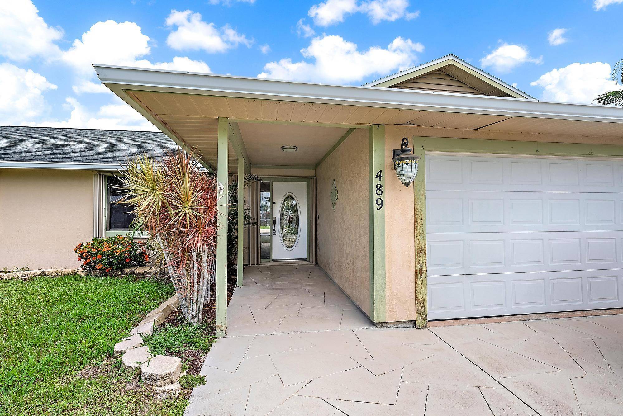 Your Port St. Lucie Pool Paradise Awaits !