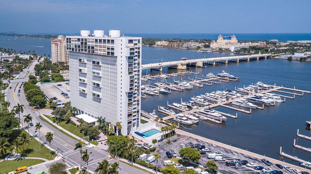 Stunning Waterview Towers, gorgeous Intracoastal setting.