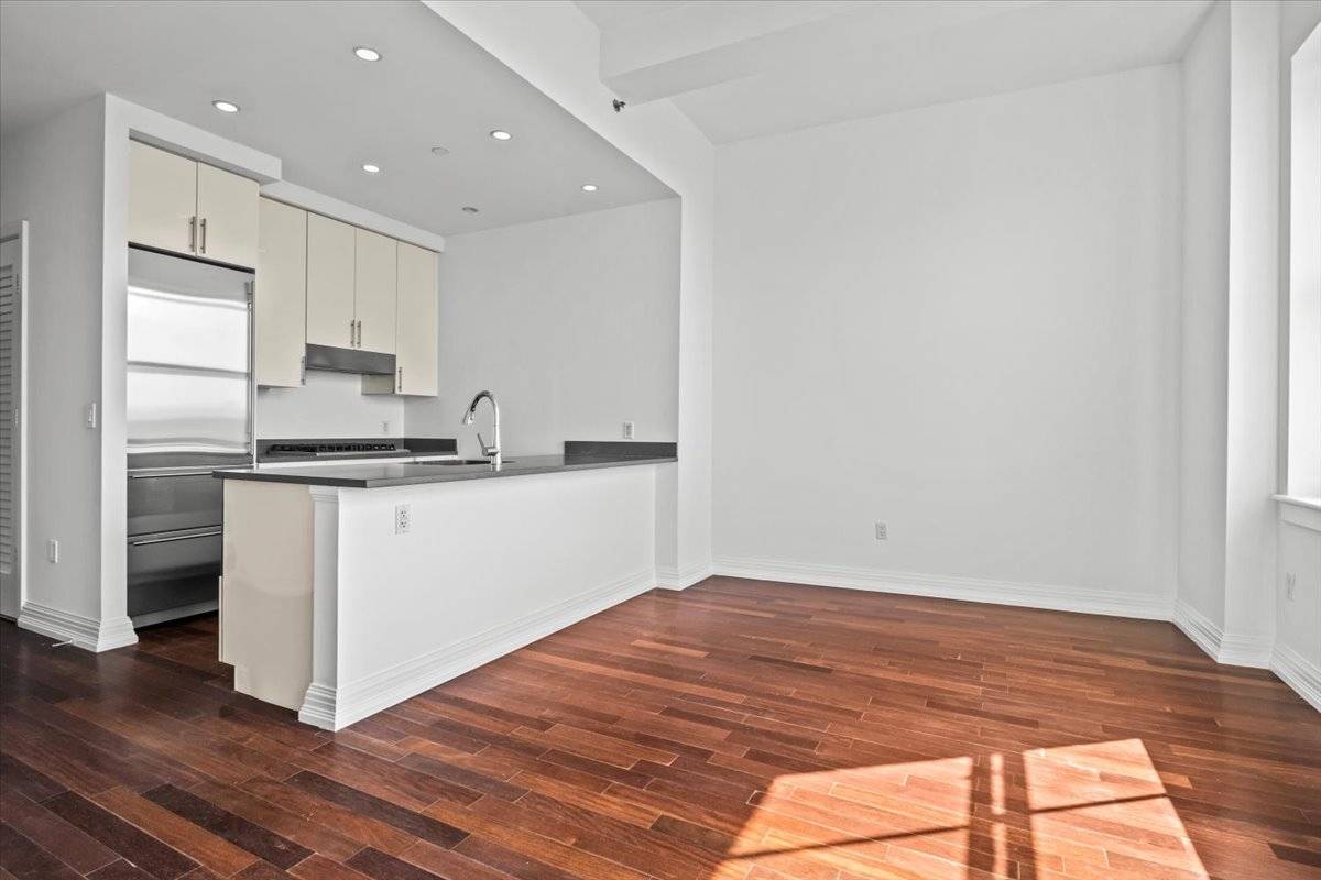 When you purchase this apartment you arebuying into one of Brooklyn's premiere pre war luxury condominium buildings.