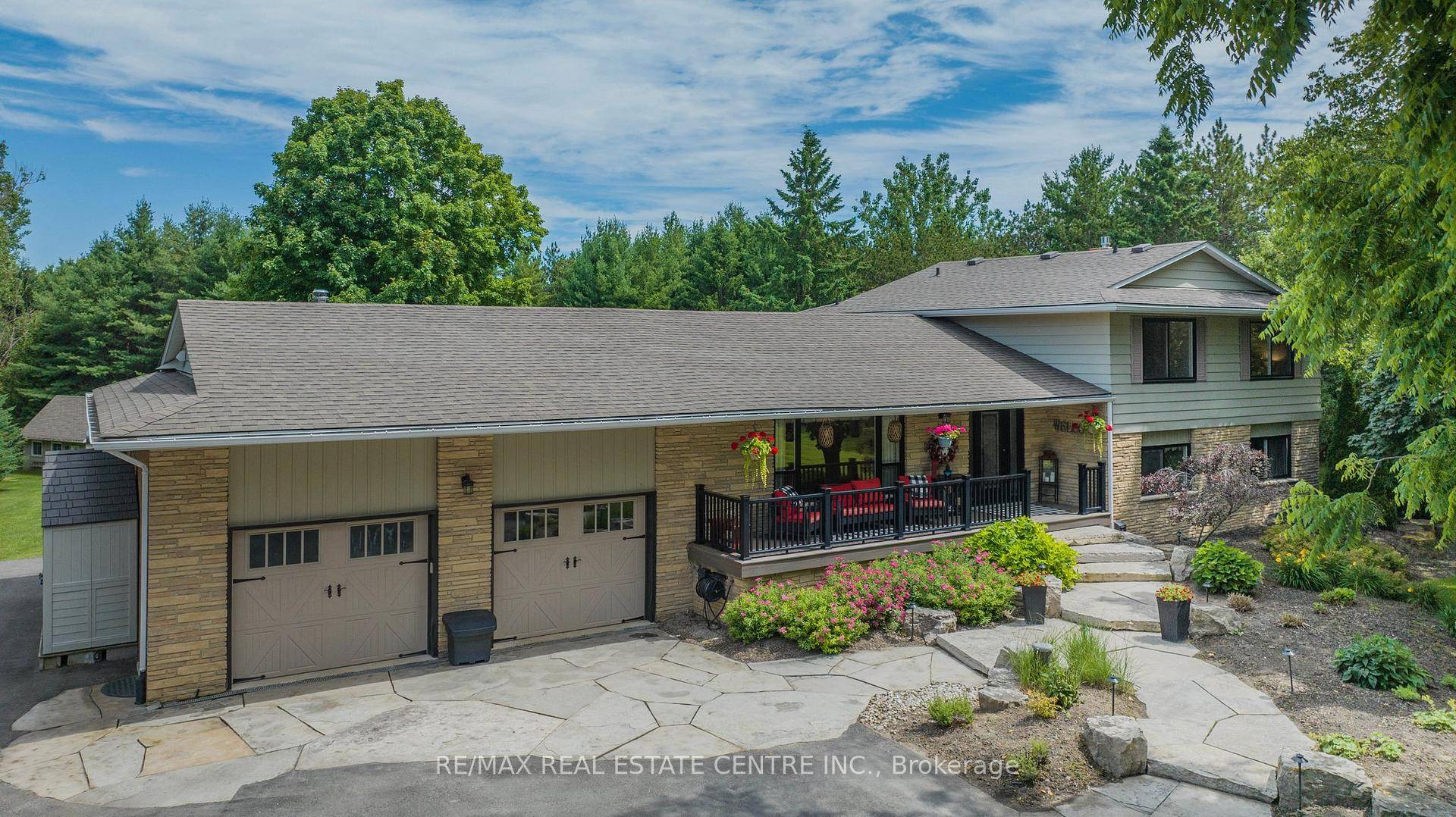 Exquisite Family Home in Sought After Garafraxa Woods.