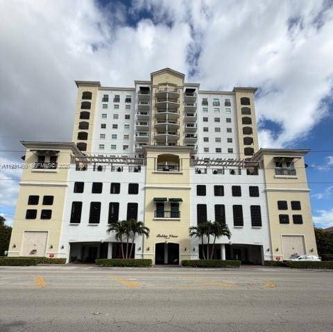 Spacious and bright 2 bedroom, 2 bath residence in an excellent location at the entrance of Coral Gables.