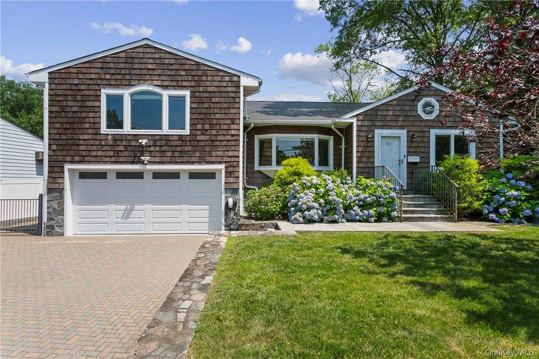 Loocated in the Scarsdale P.