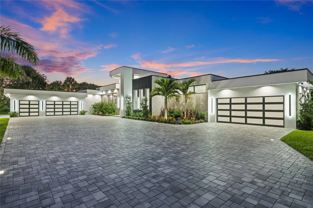 ABSOLUTELY STUNNING ! This one of a kind home is 7, 000 sq ft under air modern new construction estate sits on over an acre in one of Parkland s ...