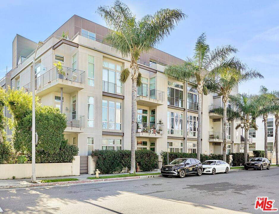 13320   Beach Ave 2BR Marina Del Rey La