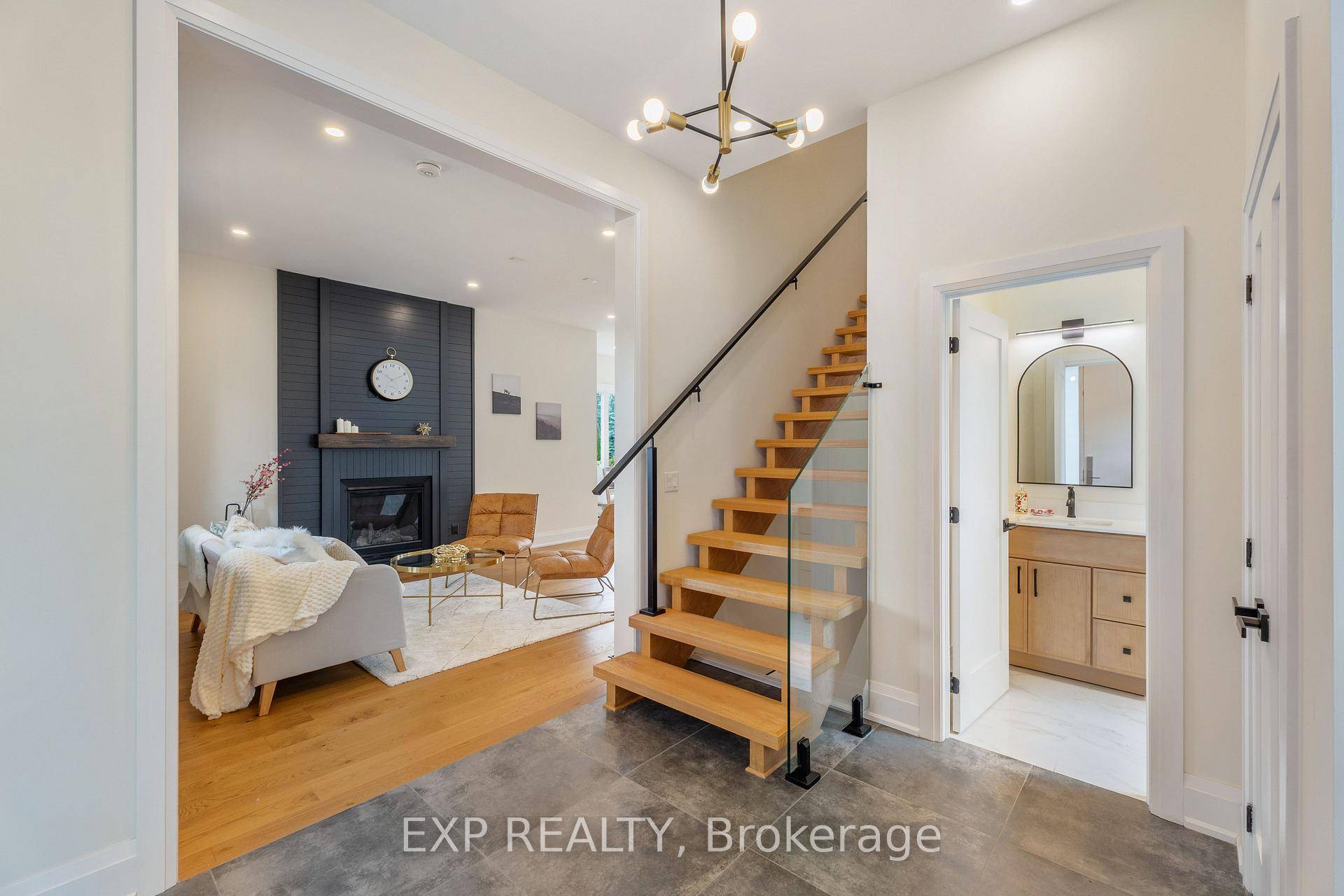 New Custom Luxury Home in the Heart of Uxbridge !