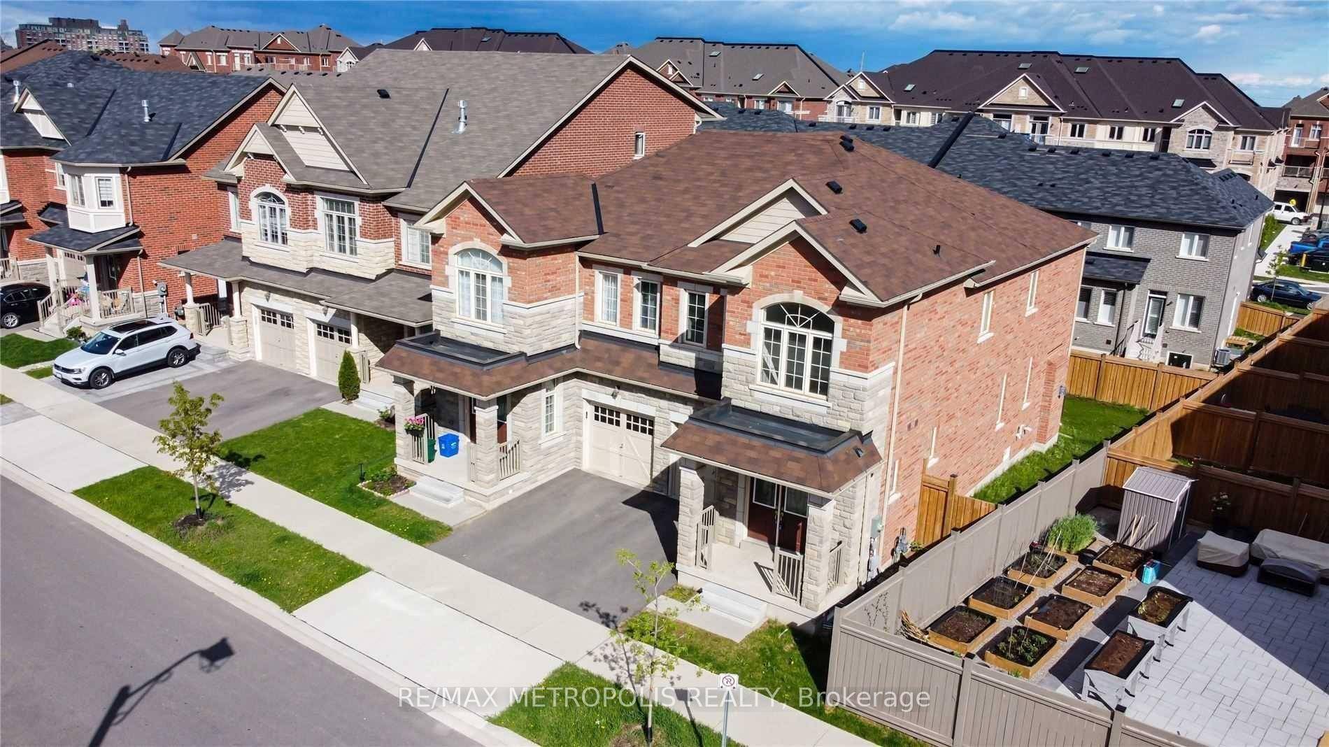 Luxurious Semi Detached In High Demand Oakville.