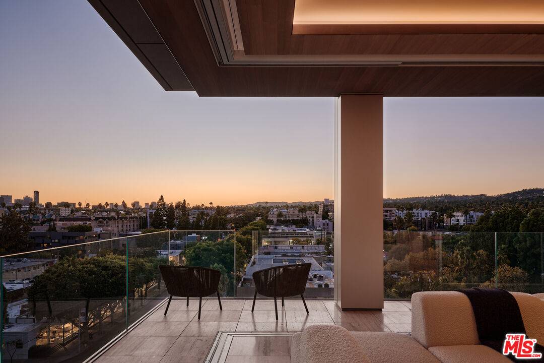 8899 Beverly Blvd 3BR Beverly Grove La