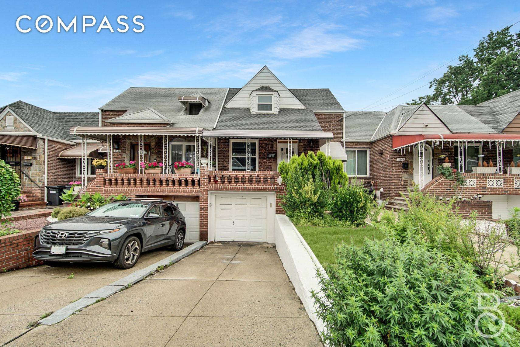 It s nearly impossible to find a true 4 bedroom home in Maspeth, but this 22 foot wide gem delivers !