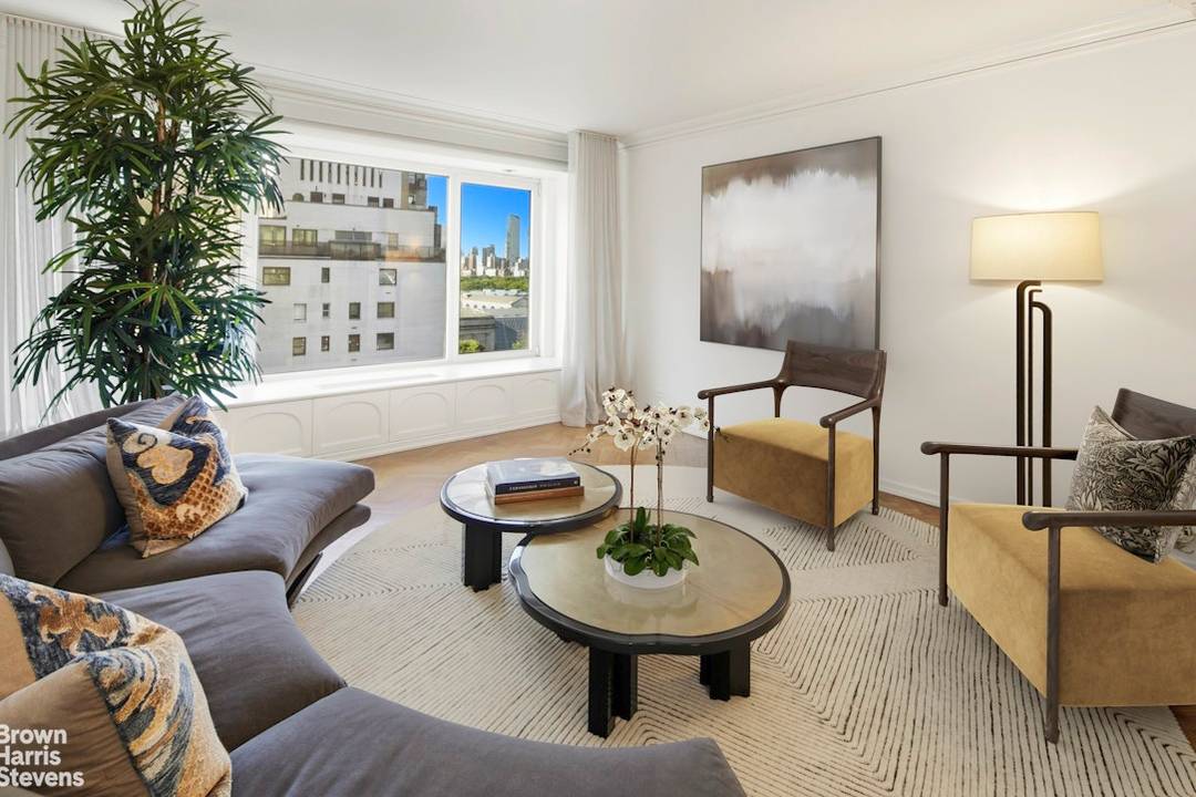 This perfect two bedroom, two bathroom apartment has stunning views of The Metropolitan Museum of Art and Central Park from every room.