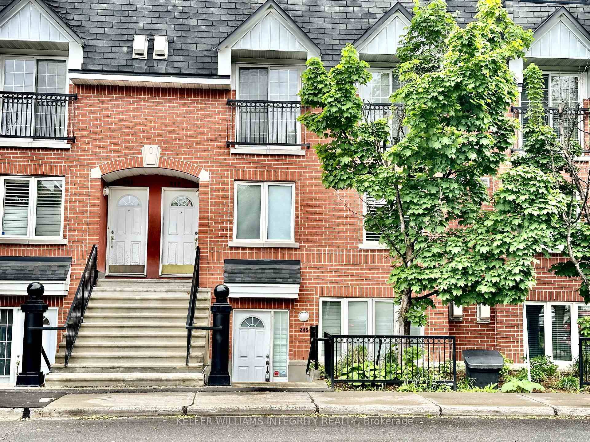 Discover the allure of this modern stacked condo situated in the heart of Downtown.