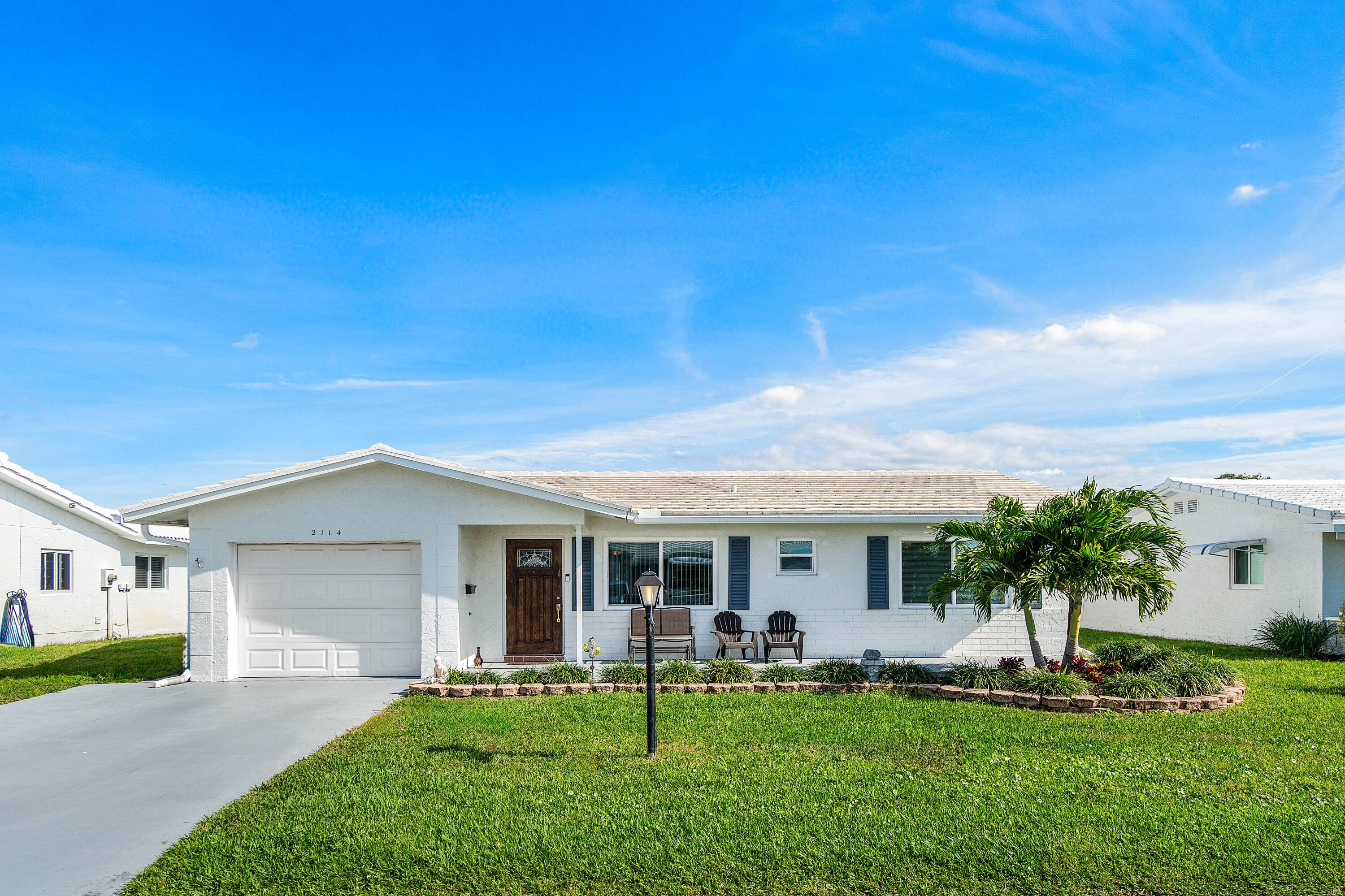 Spacious renovated Regis model with attached 1 car garage !