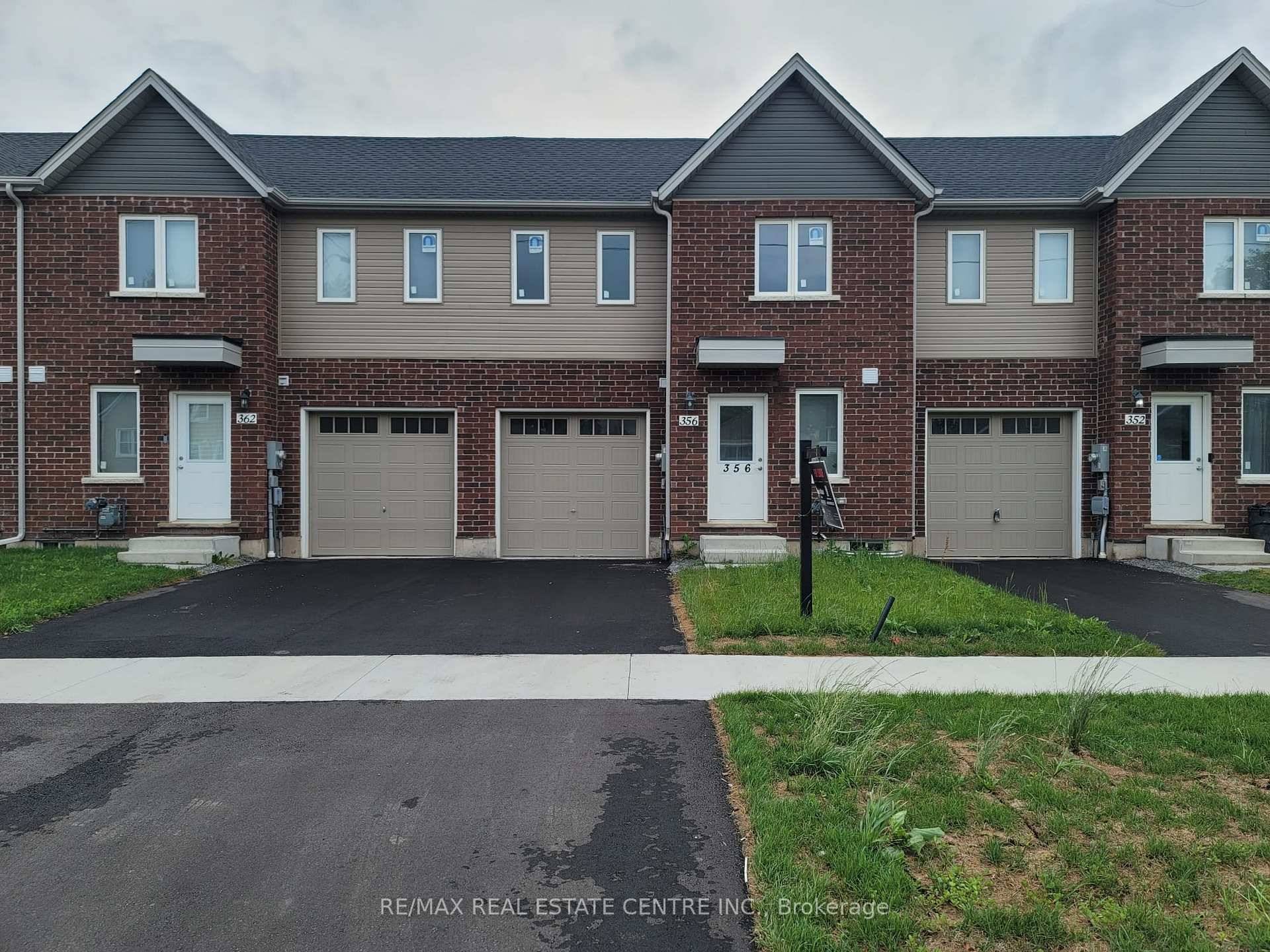 Elegant, Bright and Spacious Just 3 years Old 3 Beds and 2 Full Baths Townhome in a promising neighborhood of Welland.