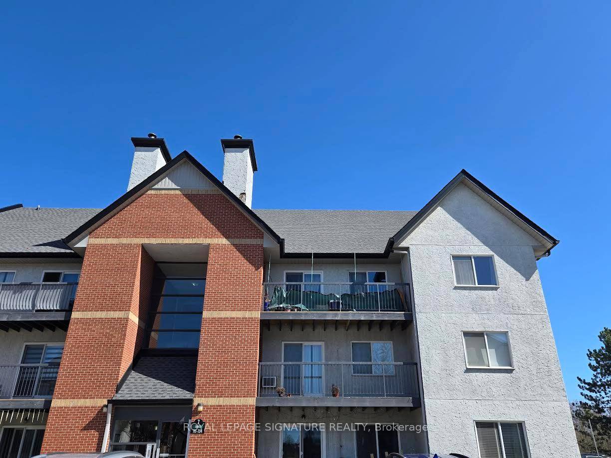 Welcome to this 3br2wr plus 1 parking 1 locker unit beside Glen Abbey Community Centre and Abbey Park High School Oakville.