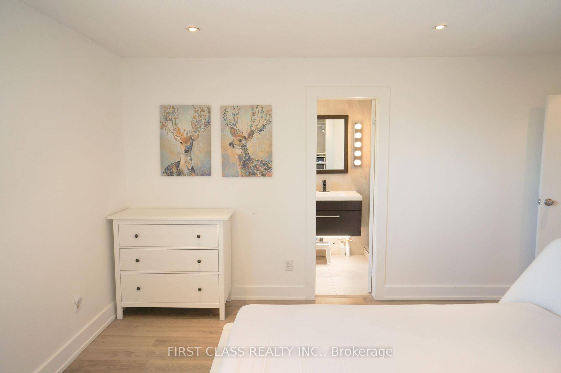 Richmond Hill Prime Area, Top Ranked Richmond Hill High School, Walking Distance to Supermarkets.
