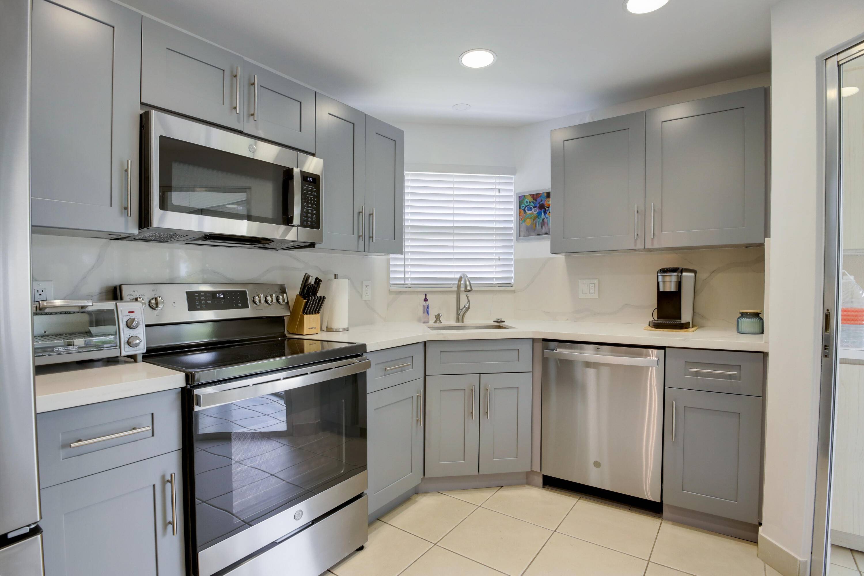 INCREDIBLE PRICE ! ! MOVE IN WONDERFUL !