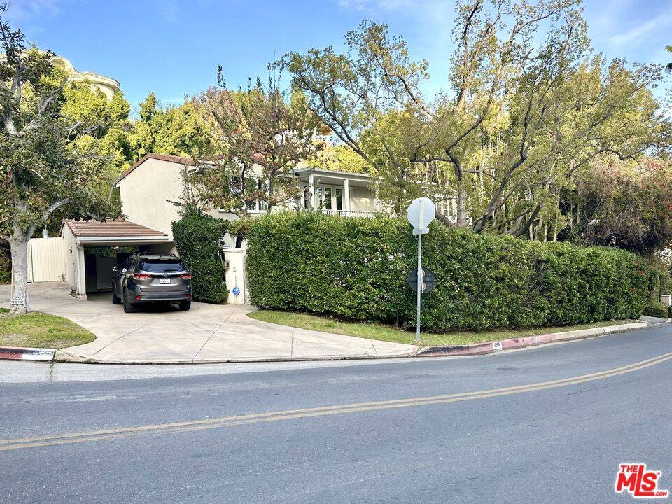 1290   Sunset Plaza Dr 4.0 Sunset Strip LA