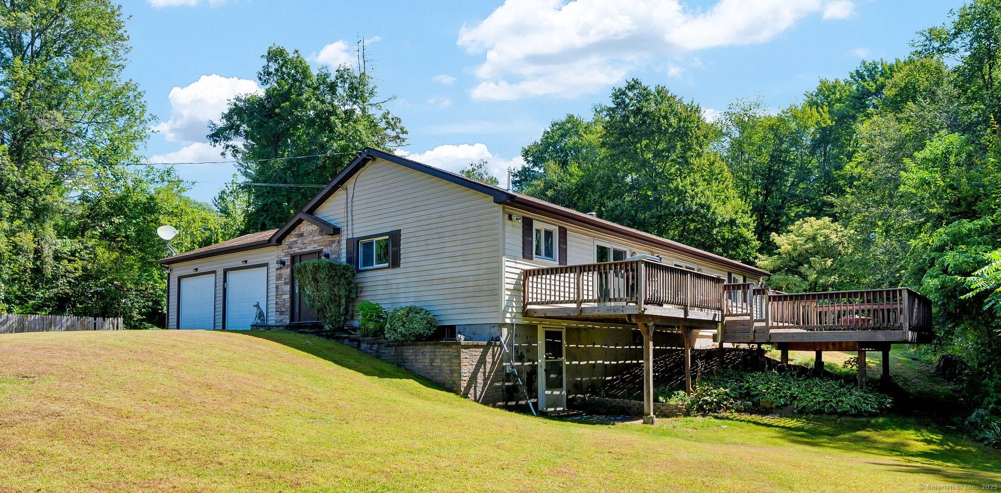 Welcome to this stunning 3 bedroom, 2.