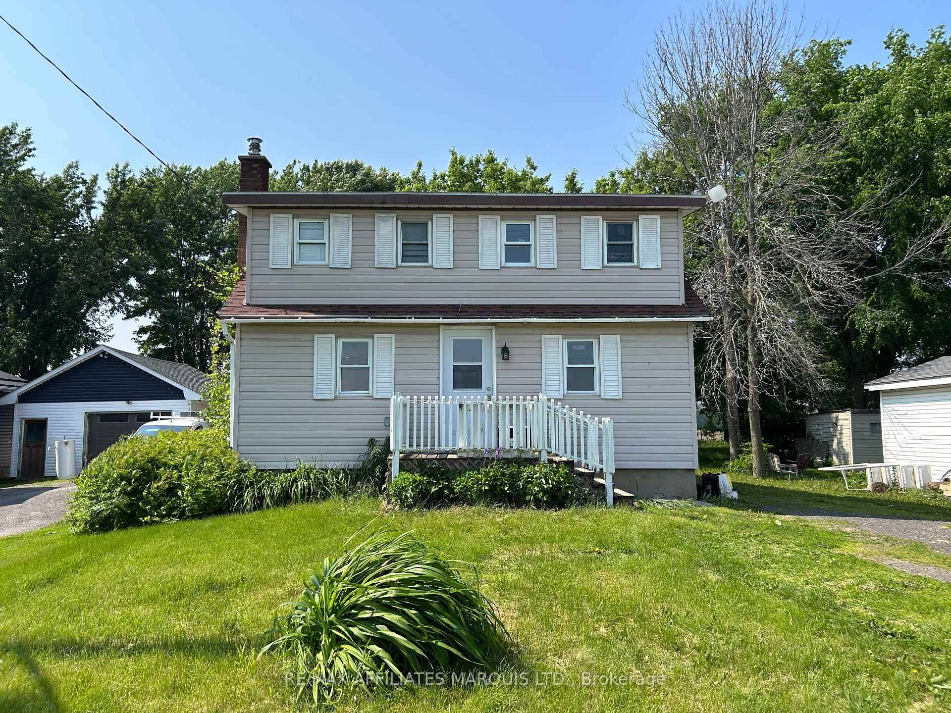 Welcome to this cozy and well maintained 2 bedroom, 1 bathroom home offering comfort, space, and convenience.
