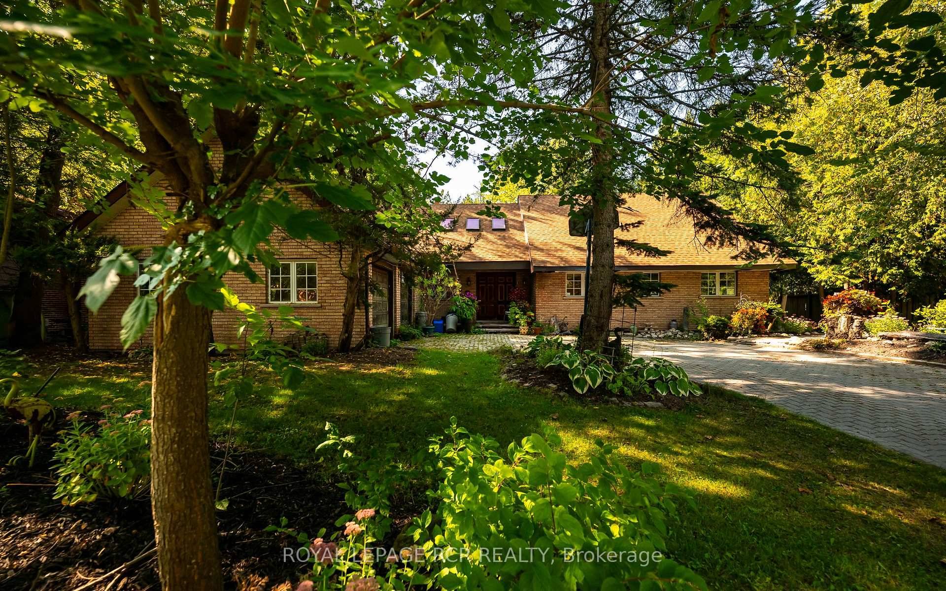 Nestled on just under an acre in one of Orangeville's most sought after neighborhoods, this 5 bedroom, 4 bathroom bungaloft offers a rare combination of space and tranquility.