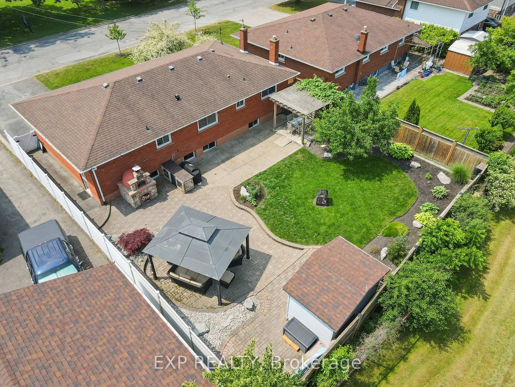 STUNNING BRICK BUNGALOW WITH NO REAR NEIGHBOURS.
