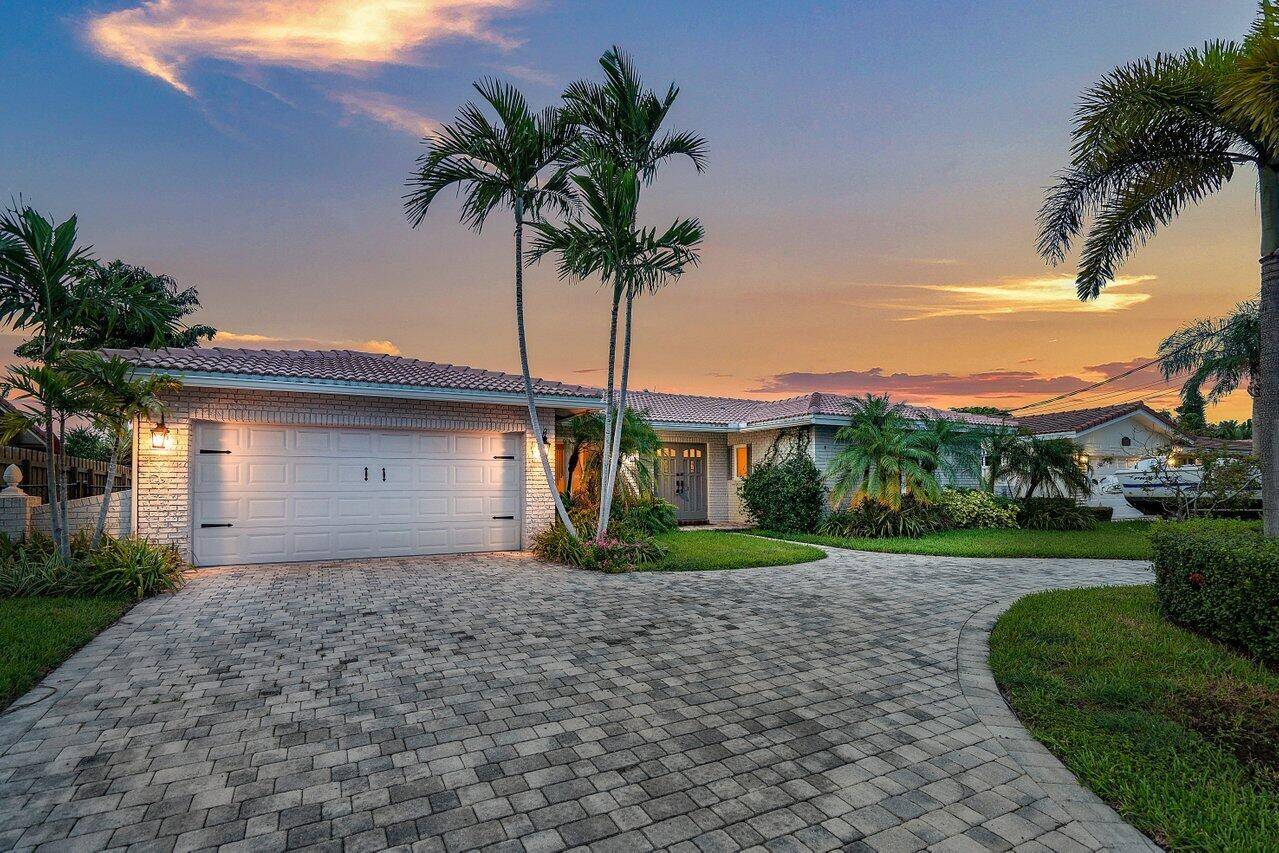 Your Waterfront Home and Boater's Paradise in one of the most desirable locations of Fort Lauderdale !