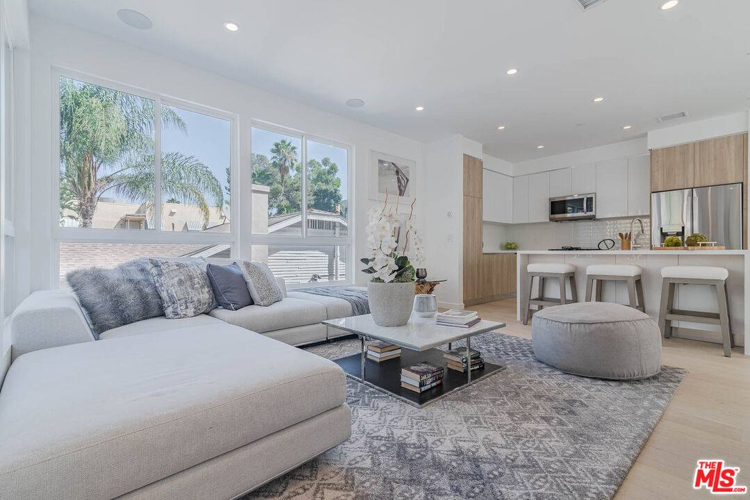 1214 N Sycamore Ave 3BR Hancock Park La