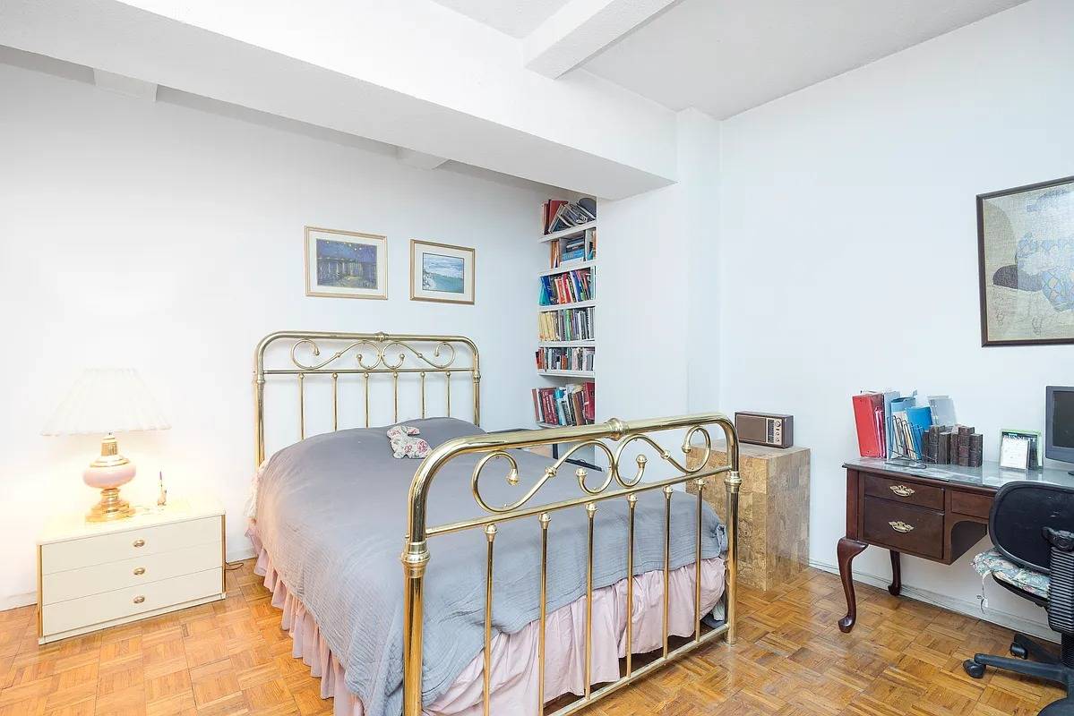 Welcome to 235 East 49th Street, Apt 4C A charming 1 bedroom co op nestled in the heart of Midtown East ?