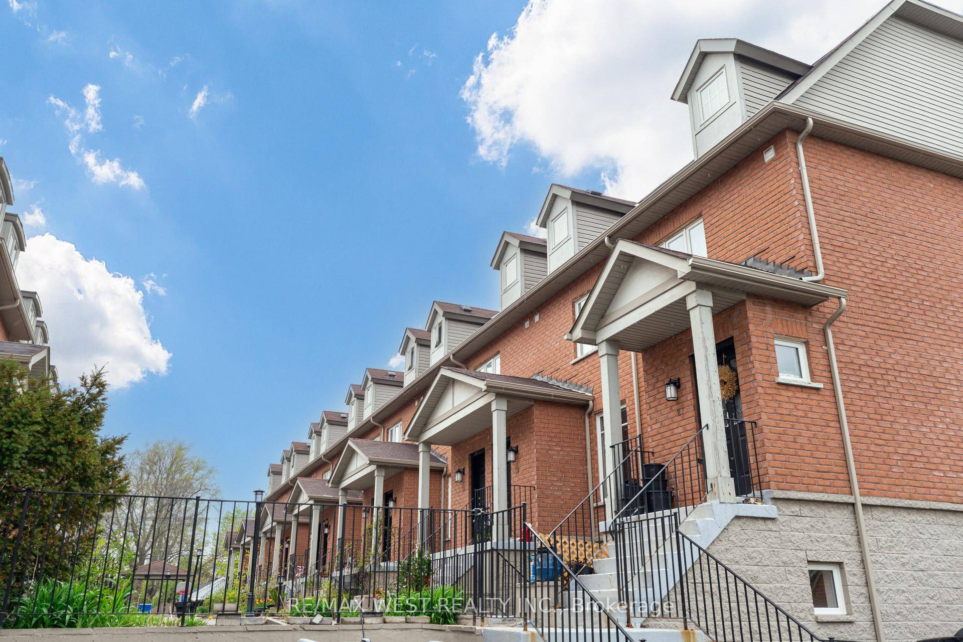 Spacious and bright 1 bedroom plus den some calls it 2 bedroom condo townhouse in Scarborough Kennedy amp ; Lawrence Features double entrance 1 from parking direct to kitchen carpet ...