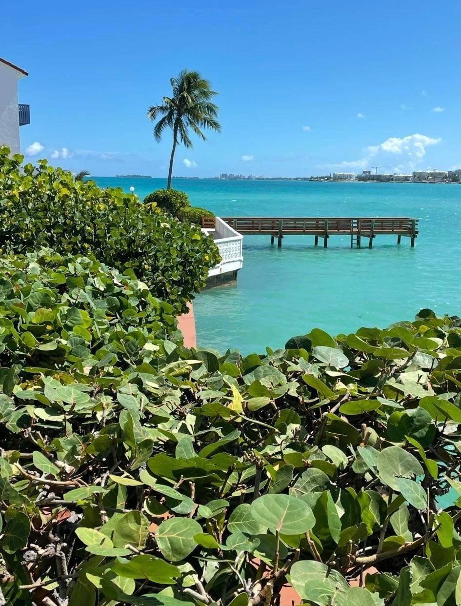 WEST BAY STREET Apartment Complex Cable-Beach Bahamas