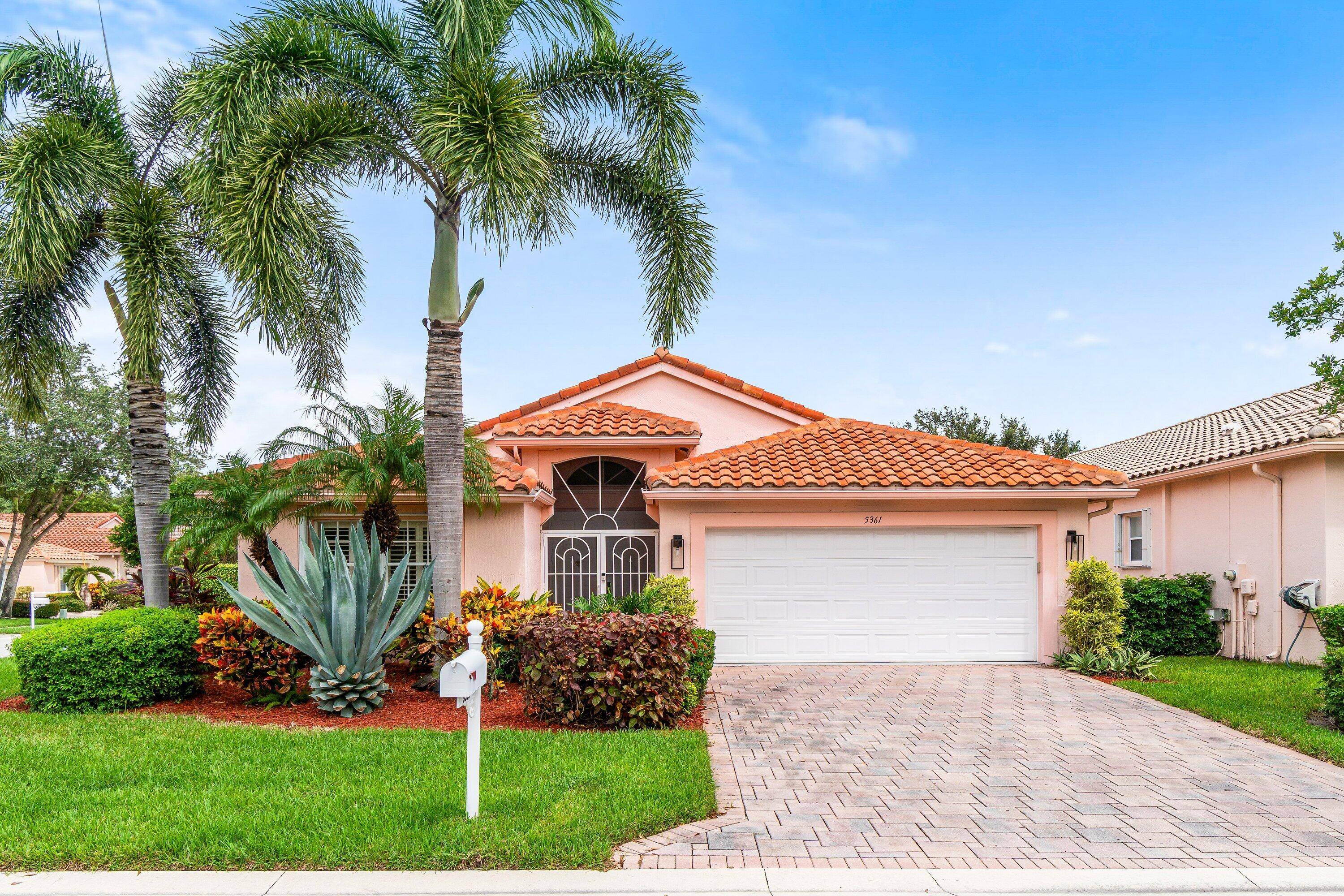 Step into this inviting 3 bed, 2 bath home in the sought after Cascade Lakes.
