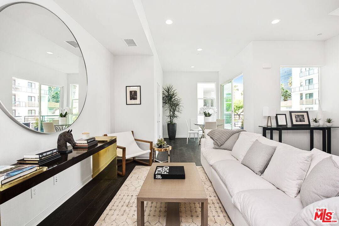 8406 Blackburn Ave 3BR Beverly Grove La