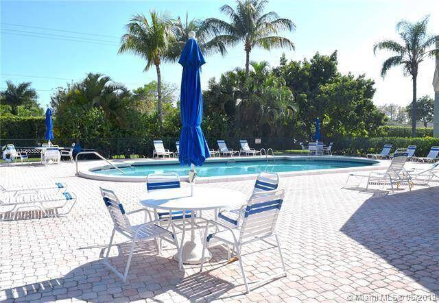 Fantastic Location Walk to the Beach !