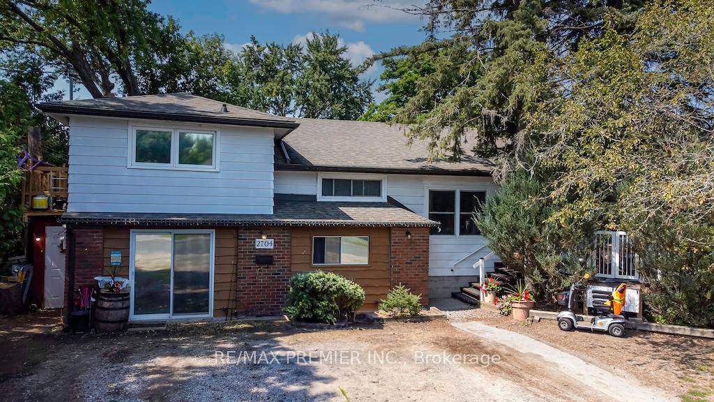 Legally listed as a Semi Detached, this is very much 2 homes in 1 which feels like a detached with easy access to both sides of the property from the ...