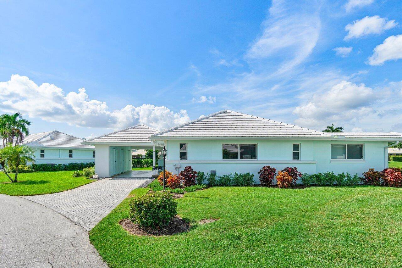 Beautifully renovated villa with spectacular lake view !