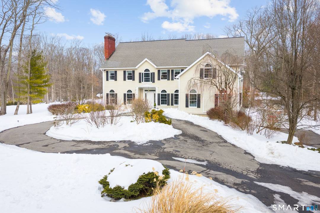 Exceptional 1998 colonial on 2.