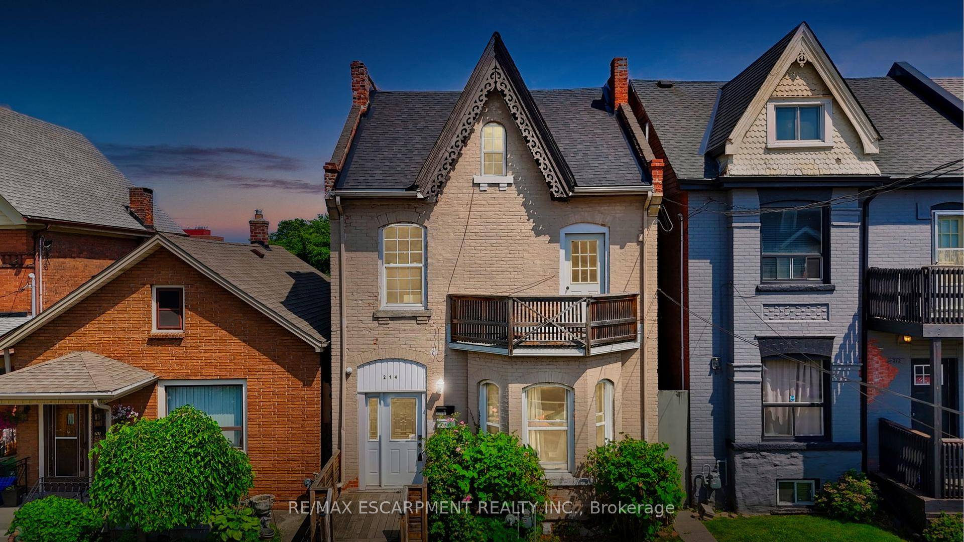 Prime Hamilton Centre Freehold Investment Opportunity is knocking with this fantastic 3 unit freehold investment property in the heart of Hamilton Centre on Mary Street !