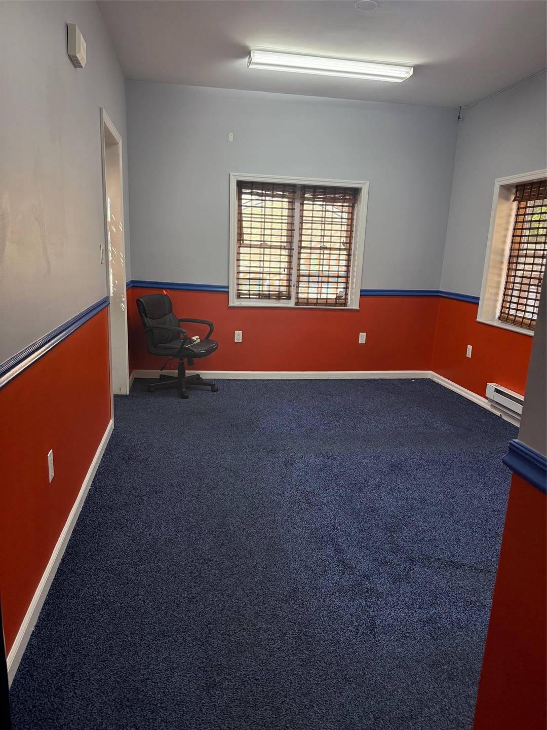 Ground floor, spacious and well lit office space located in the vibrant Throggs Neck area of the Bronx.